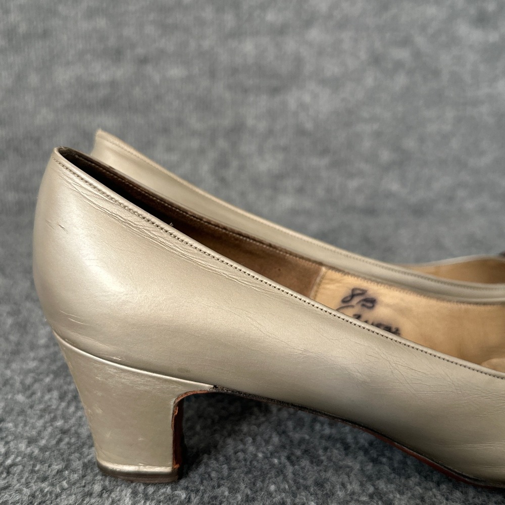 Vintage 60s Andrew Geller Pumps Womens 8B Beige Leather Buckle Kitten Heel Shoes - Picture 6 of 14
